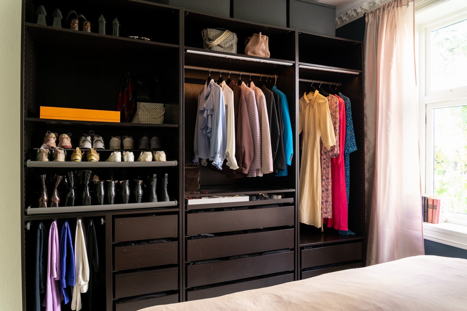 Garderoben medfølger handelen. Galleribilde