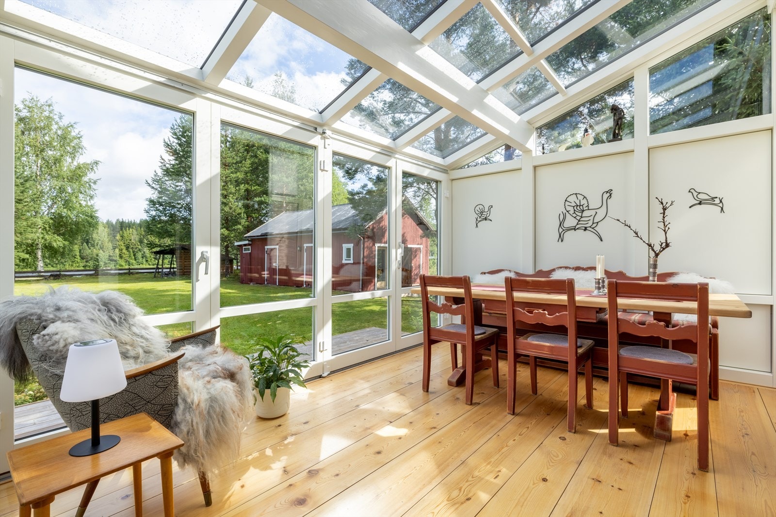 Vinterhagen har god plass til blant annet spisebord. Galleribilde