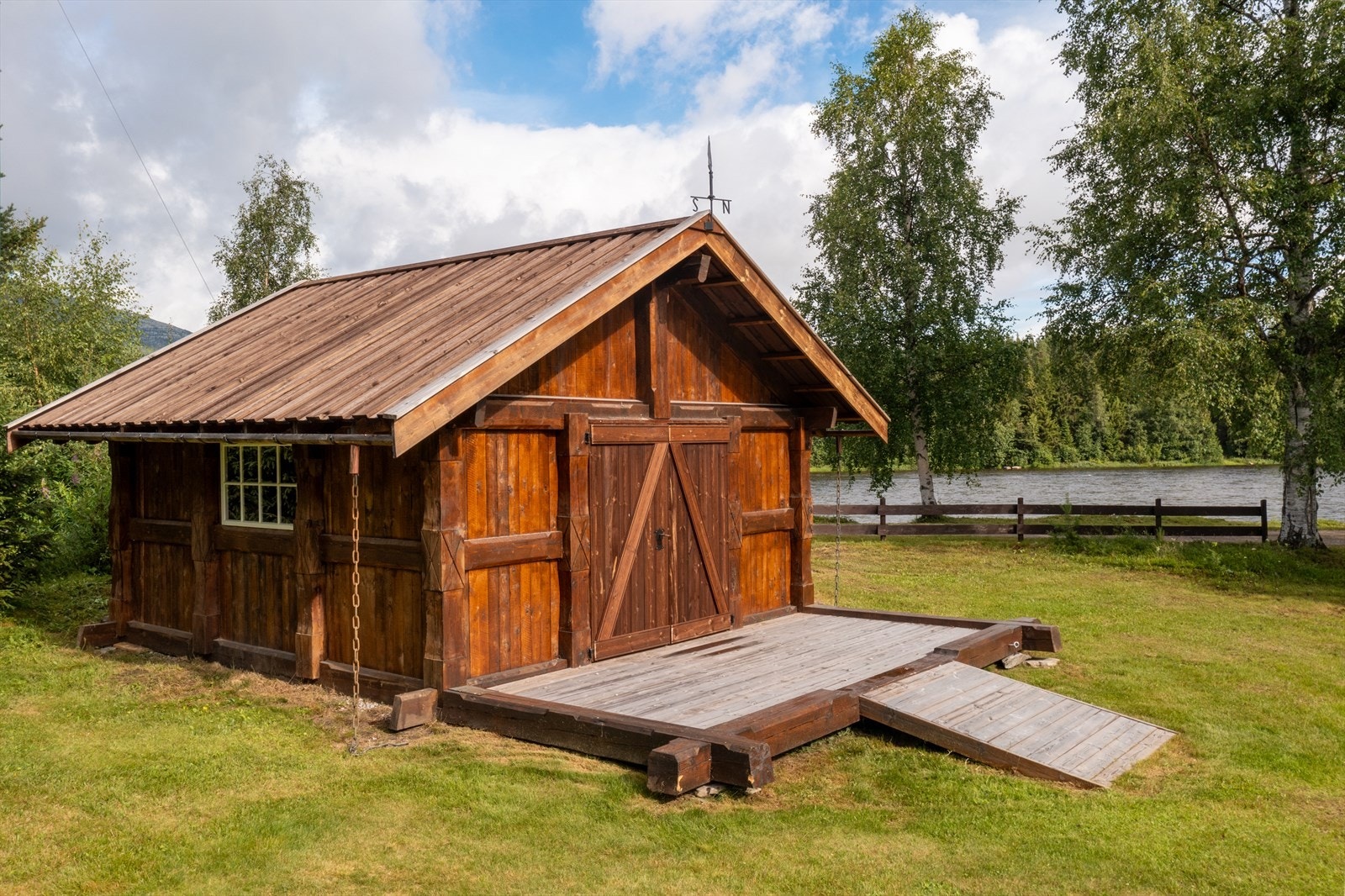 Laftet uthus fra 2021. Galleribilde