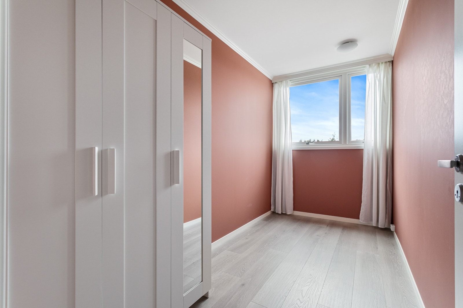 Soverom 3 på 7m² med garderobeskap. Galleribilde