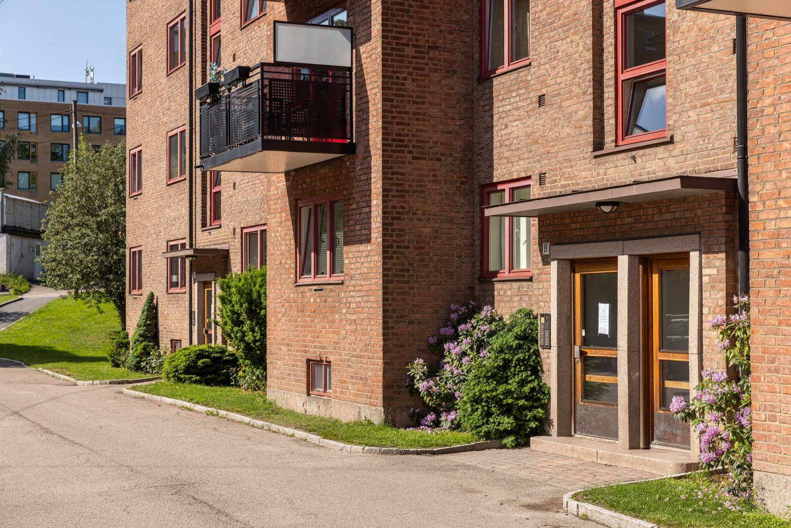 Meget sentral beliggenhet, i et attraktivt boligområde på Bjølsen, nær Nydalen. Her bor du tilbaketrukket og rolig til i idylliske omgivelser og med flotte Akerselva rett utenfor døren. Galleribilde