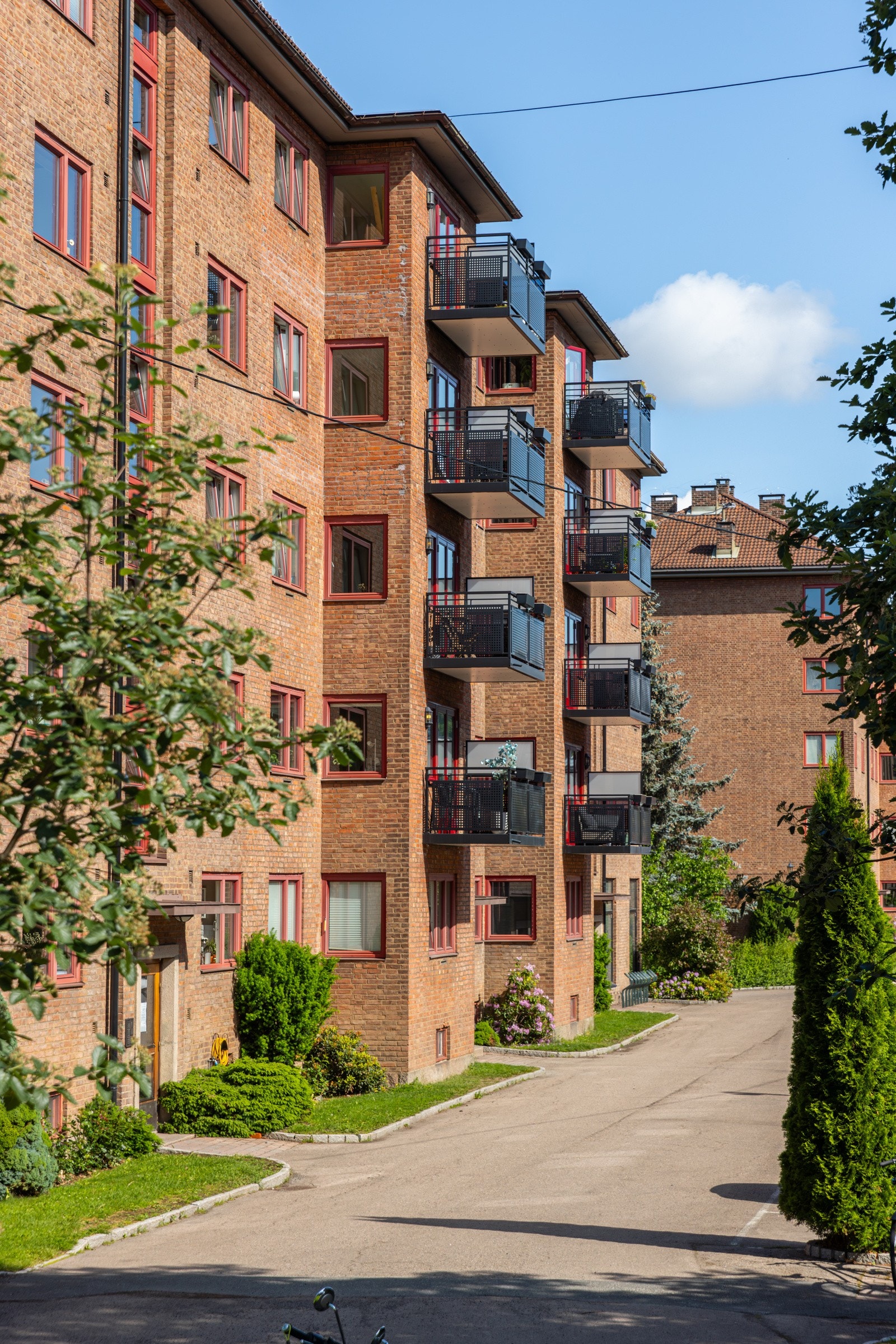 Veldrevet og populært borettslag med mange fasiliteter som bla. gjestehybeler, skismørebod og velferdslokale. Galleribilde