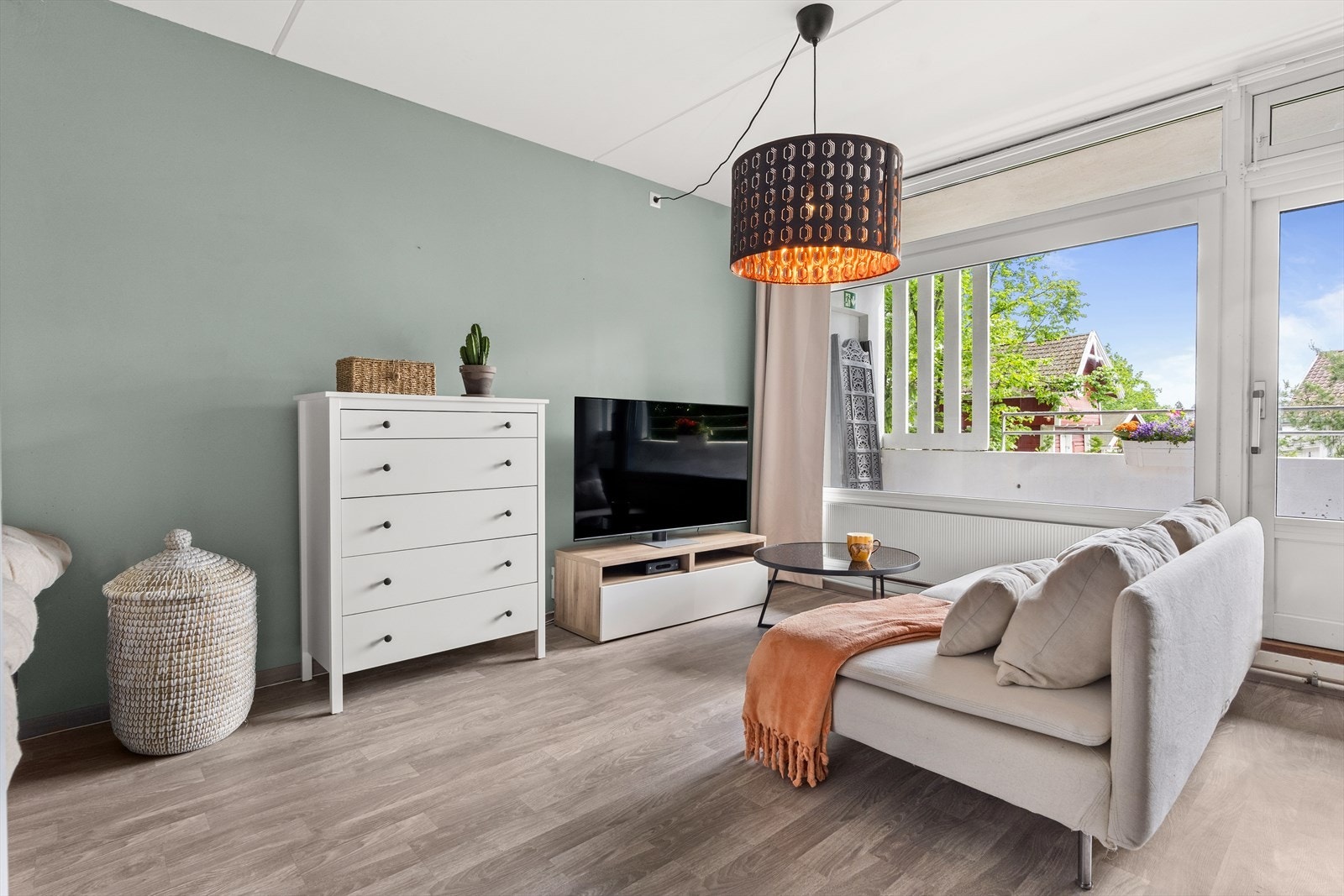 Leiligheten er formet slik at du kan innrede rommet i flere soner som passer dine behov. Galleribilde