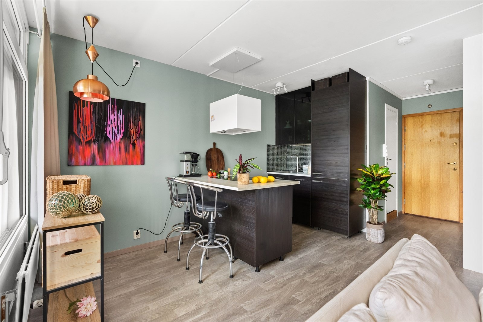 Over kokesone er det belysning og ventilator. Galleribilde