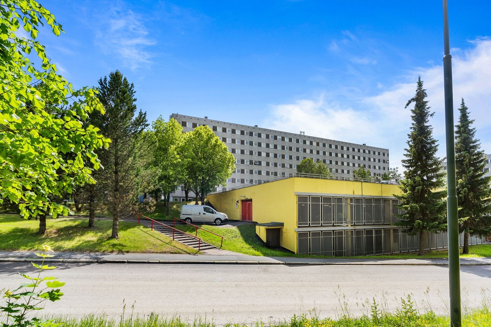 Det er mulighet for leie av p-plass/garasje etter venteliste. Galleribilde