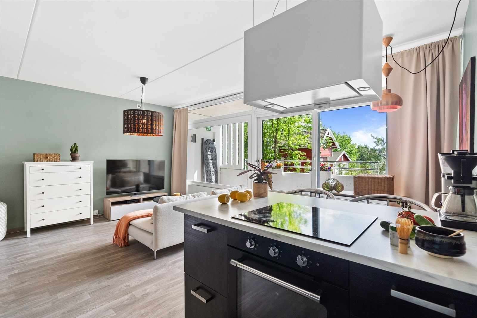 En romslig og tidsriktig 1-roms andelsleilighet på hele 31 kvm med veranda, moderne bad og Fyring/v.vann inkl. Galleribilde