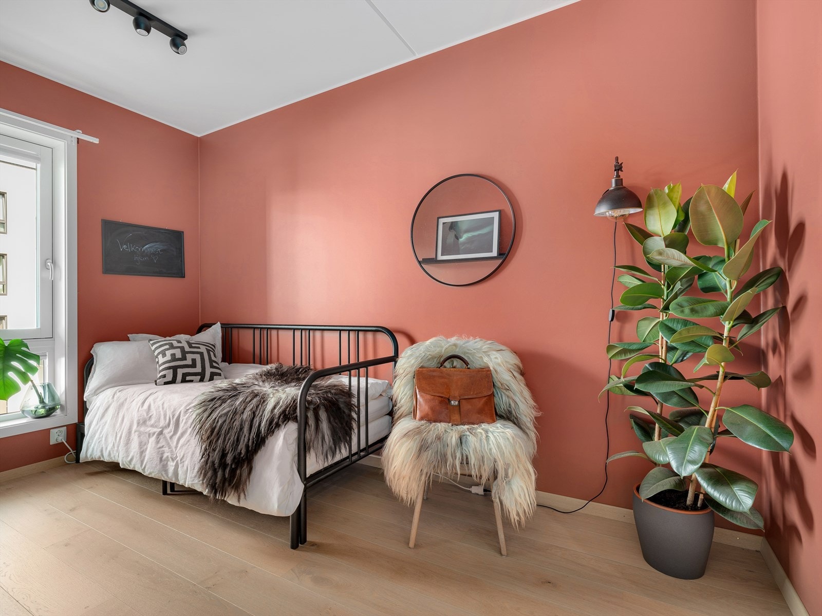 Soverom nummer tre i boligen, her kan man også lage seg et ekstra oppholdsrom eller hjemmekontor. Galleribilde