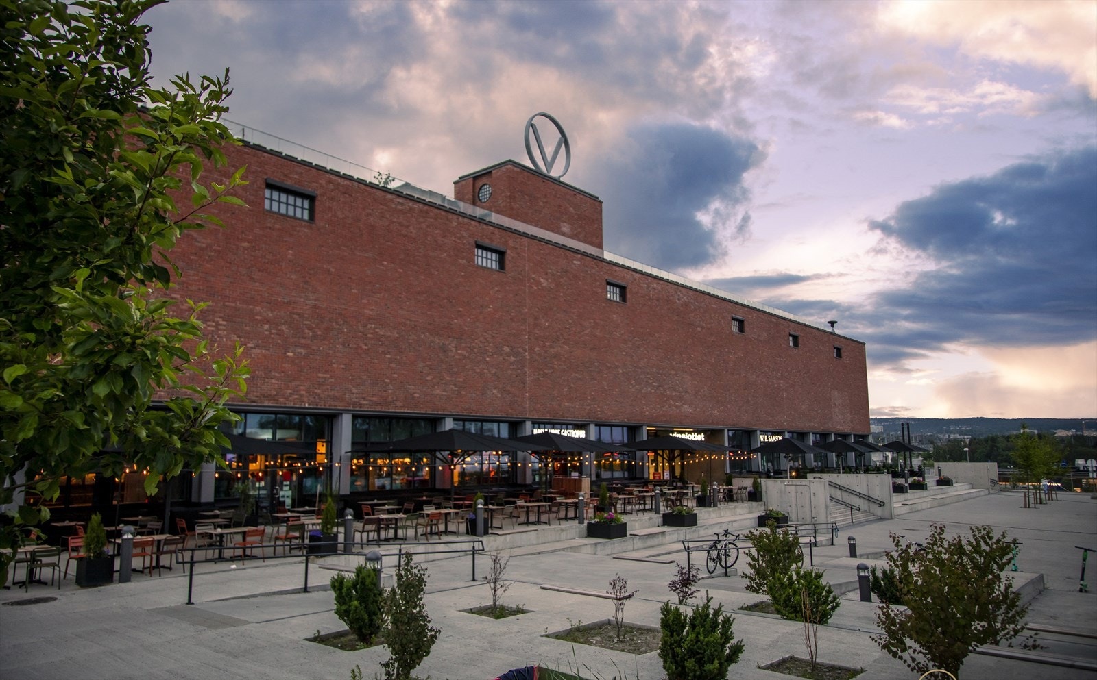 Vinslottet har både butikker, restauranter, matvarebutikk med mer. Galleribilde