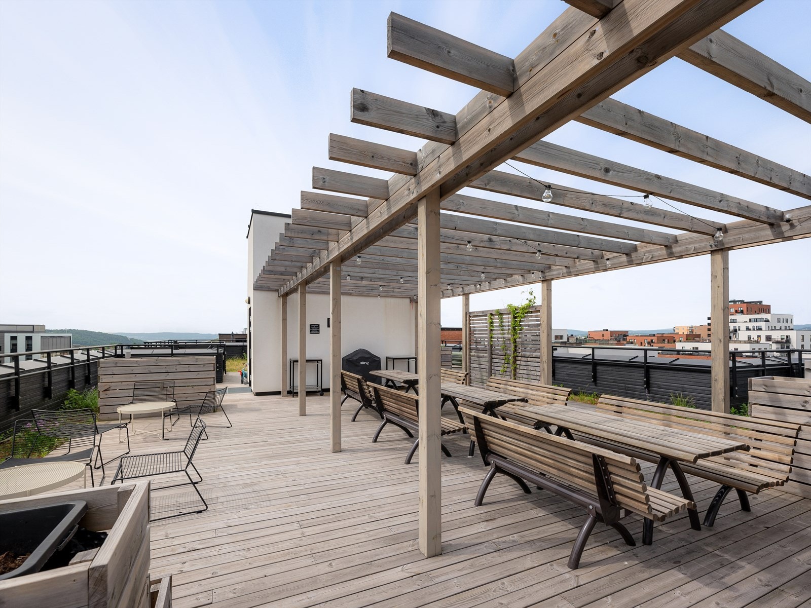 Nydelig felles takterrasse med flere soner! Galleribilde