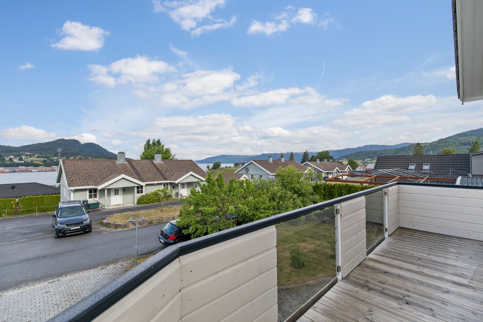 og videre mot Sykkylvsfjorden og Storfjorden. Galleribilde