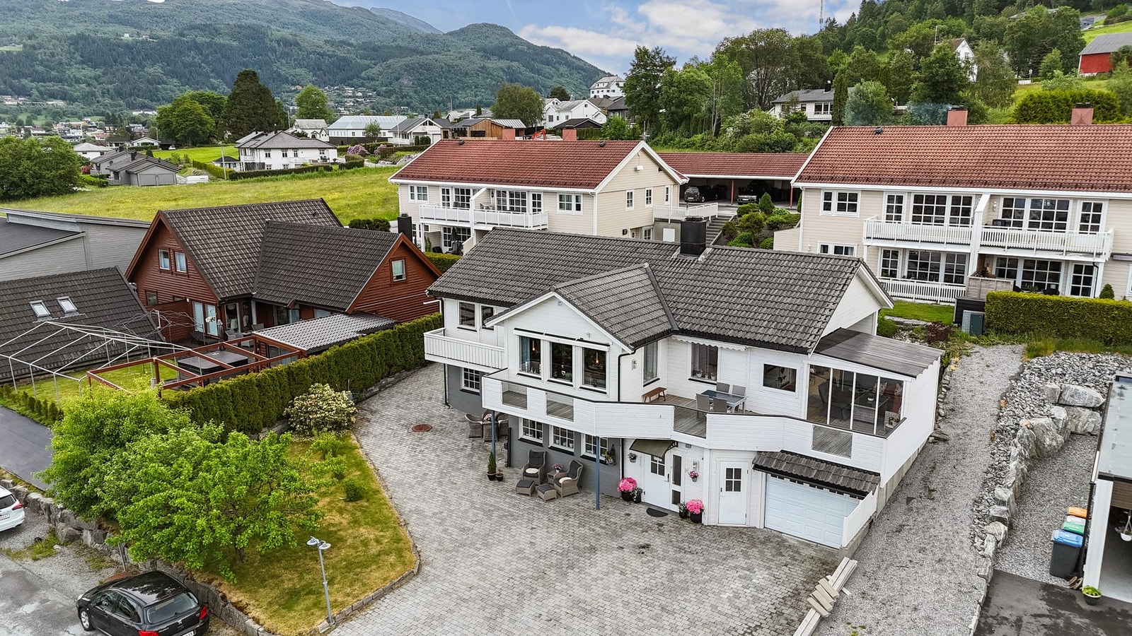 Boligen har godkjent utleieleilighet i sokkeletasjen. Galleribilde