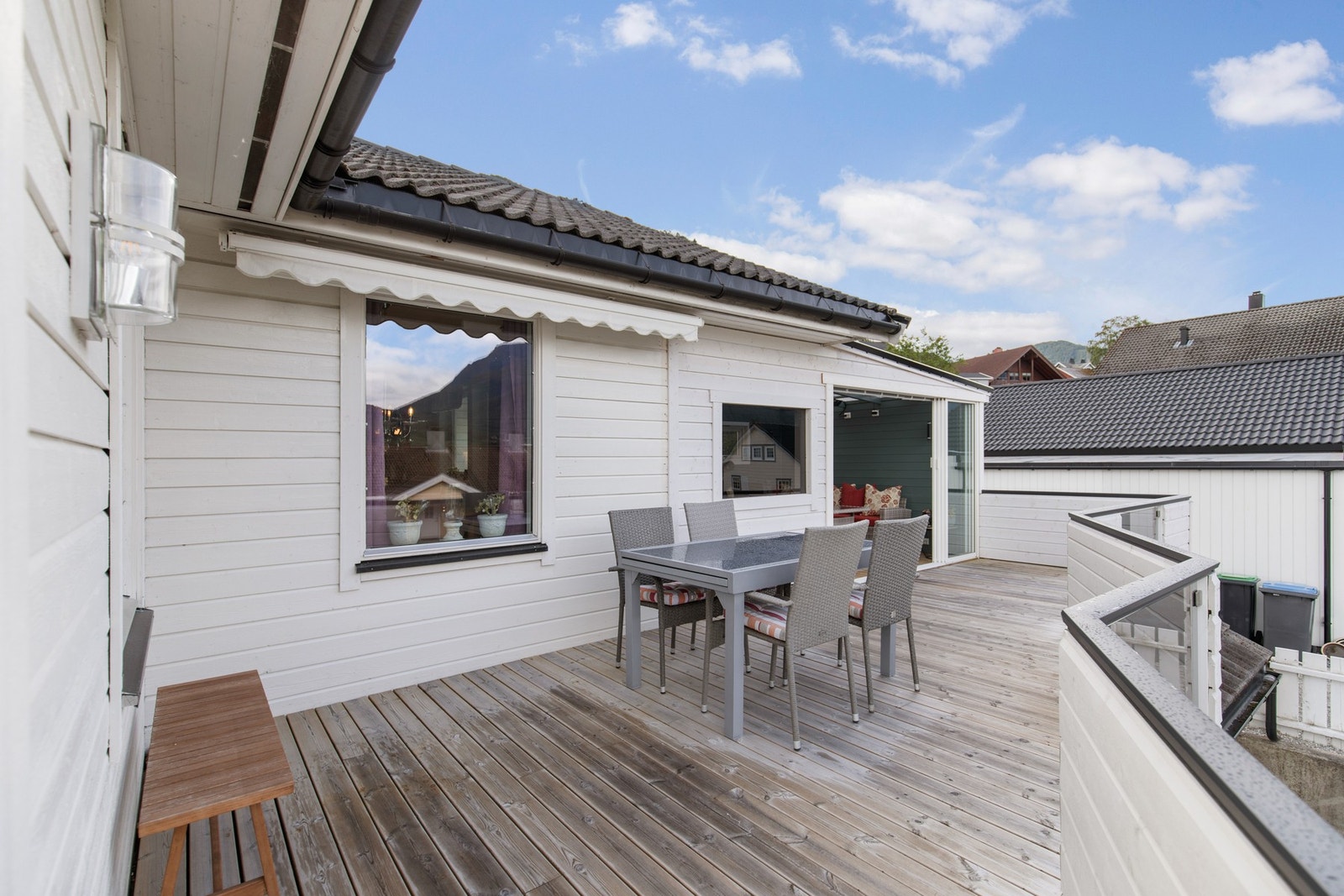 Stor terrasse - perfekt for middagsselskapet! Galleribilde