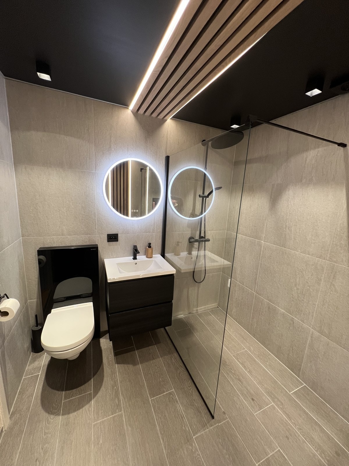 Legg merke til detaljer som spiler med innfelt ledbelysning Galleribilde