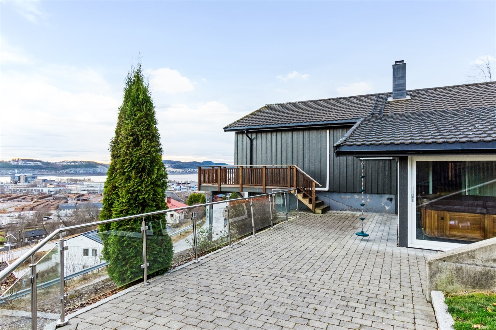 Påkostet uteområde skjermet for innsyn Galleribilde