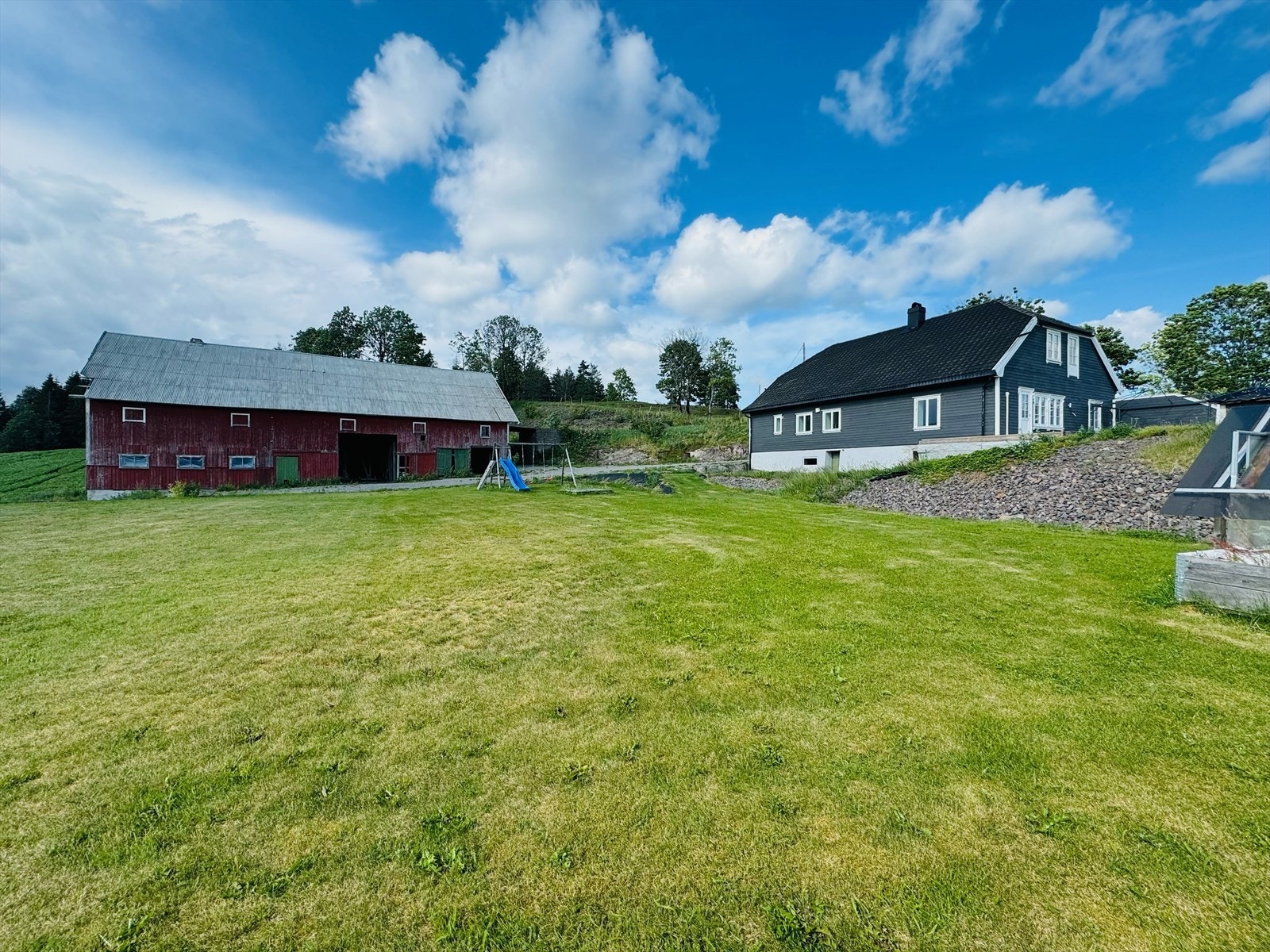 Velkommen til Høyjordveien 512 - Presentert av Charlotte Skjelbred v/ Aktiv Eiendomsmegling Galleribilde