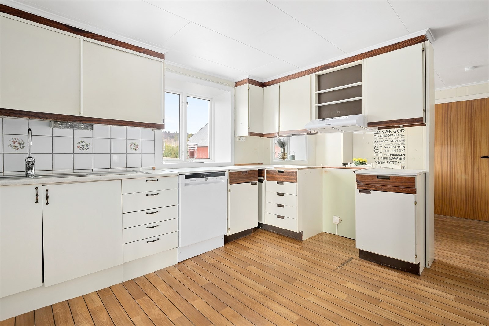 Deler av kjøkkenet er fra 1970-tallet og takstmann anbefaler derfor en oppgradering Galleribilde