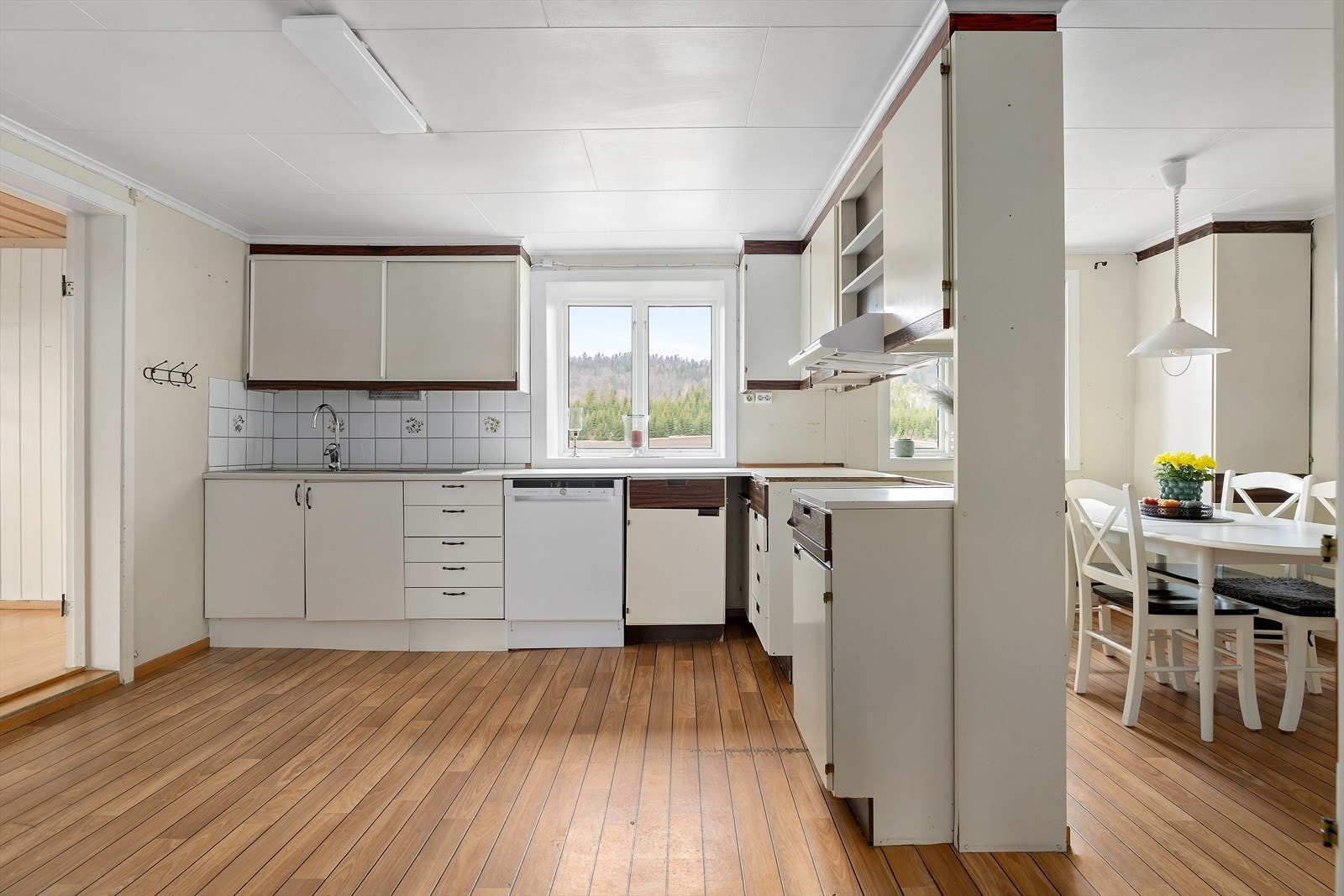 Dette er et fint rom hvor du kan skape ditt drømmekjøkken på sikt Galleribilde