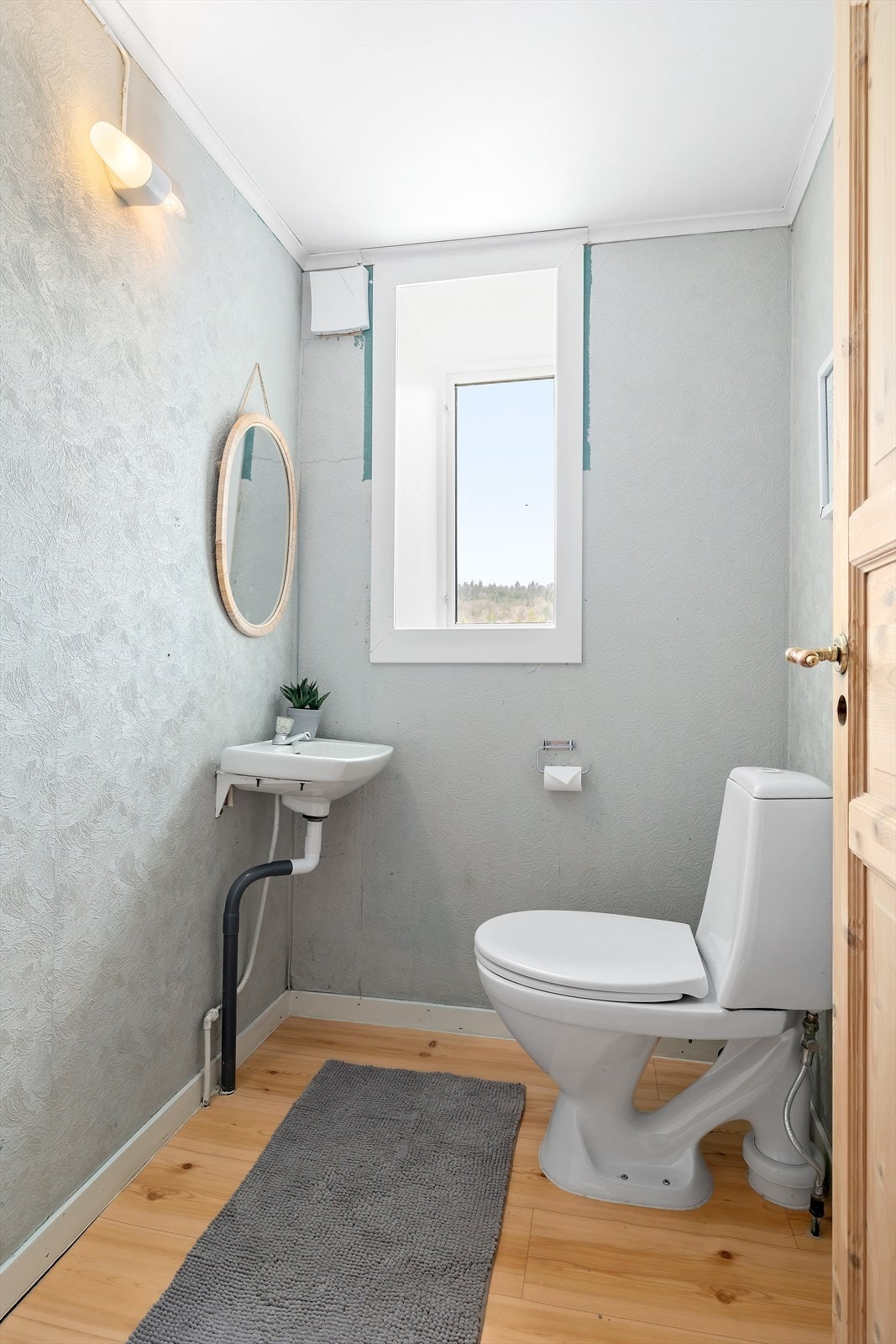 Det er separat toalett i boligen Galleribilde