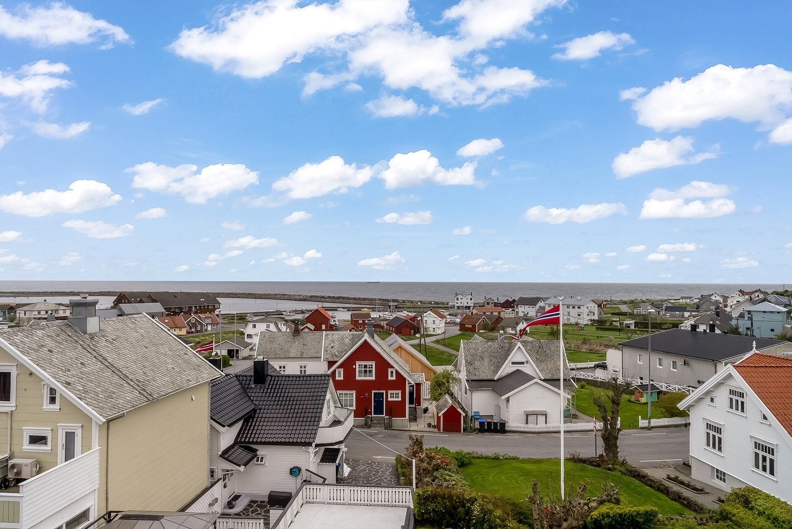 Utsikten fra eiendommen er meget flott. Galleribilde