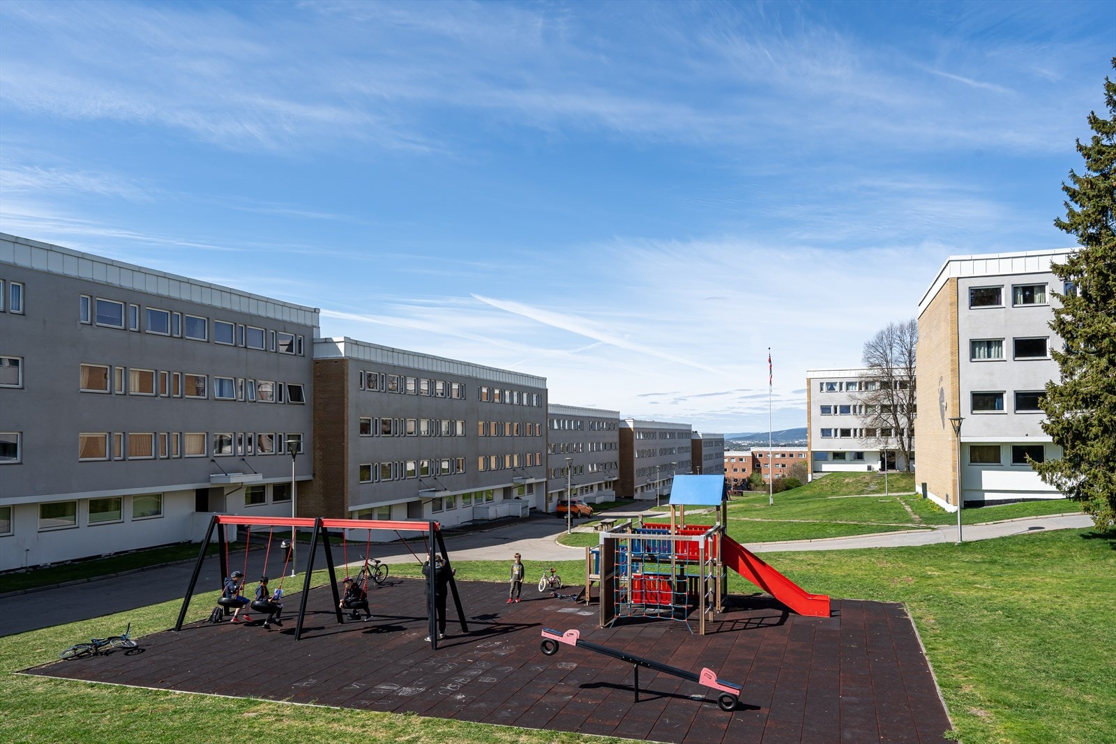 Lekeplass i borettslaget. Galleribilde