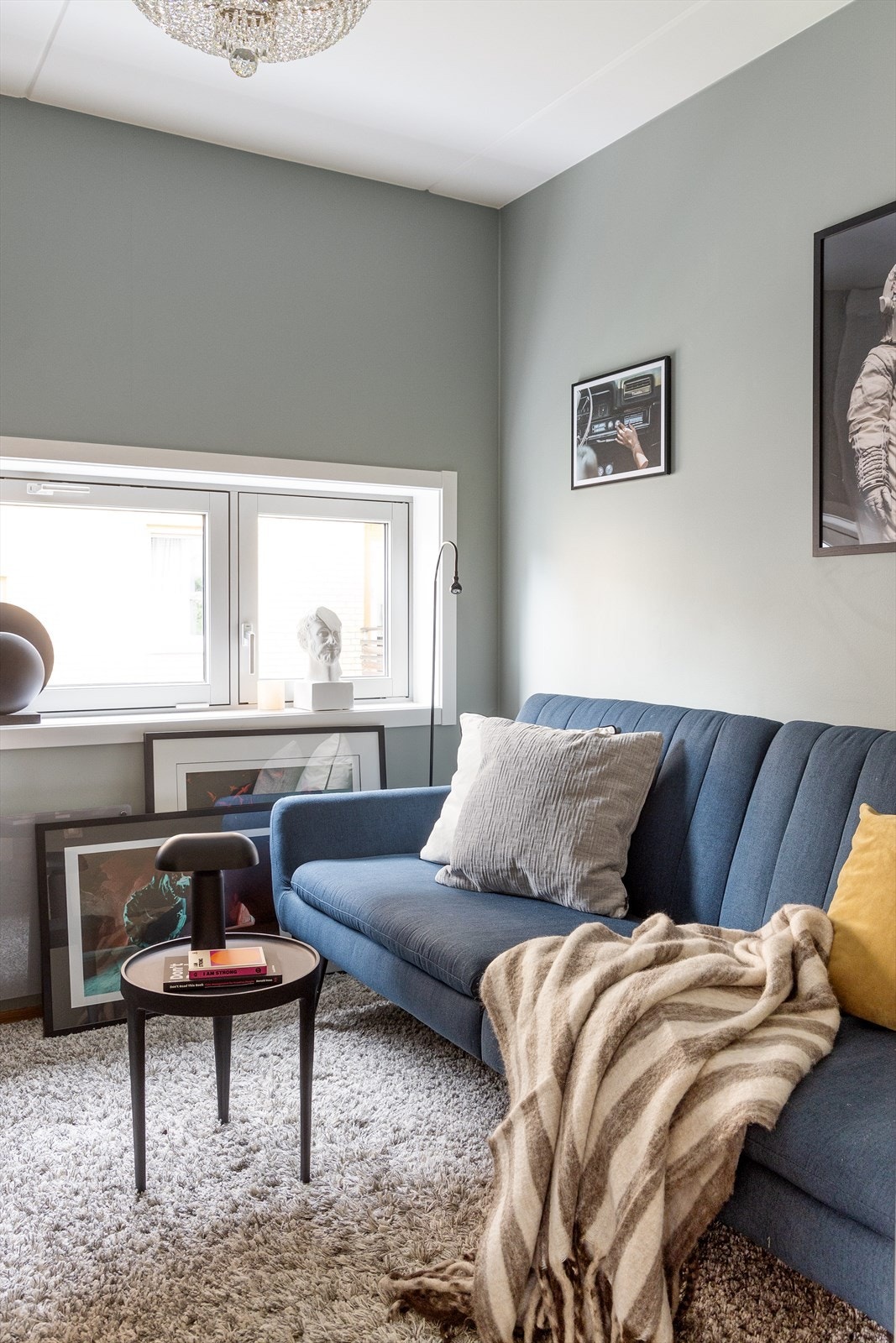 Alternativt til hvordan rommet er møbelert i dag, har du plass til en seng med nattbord på hver side og et skrivebord. Galleribilde