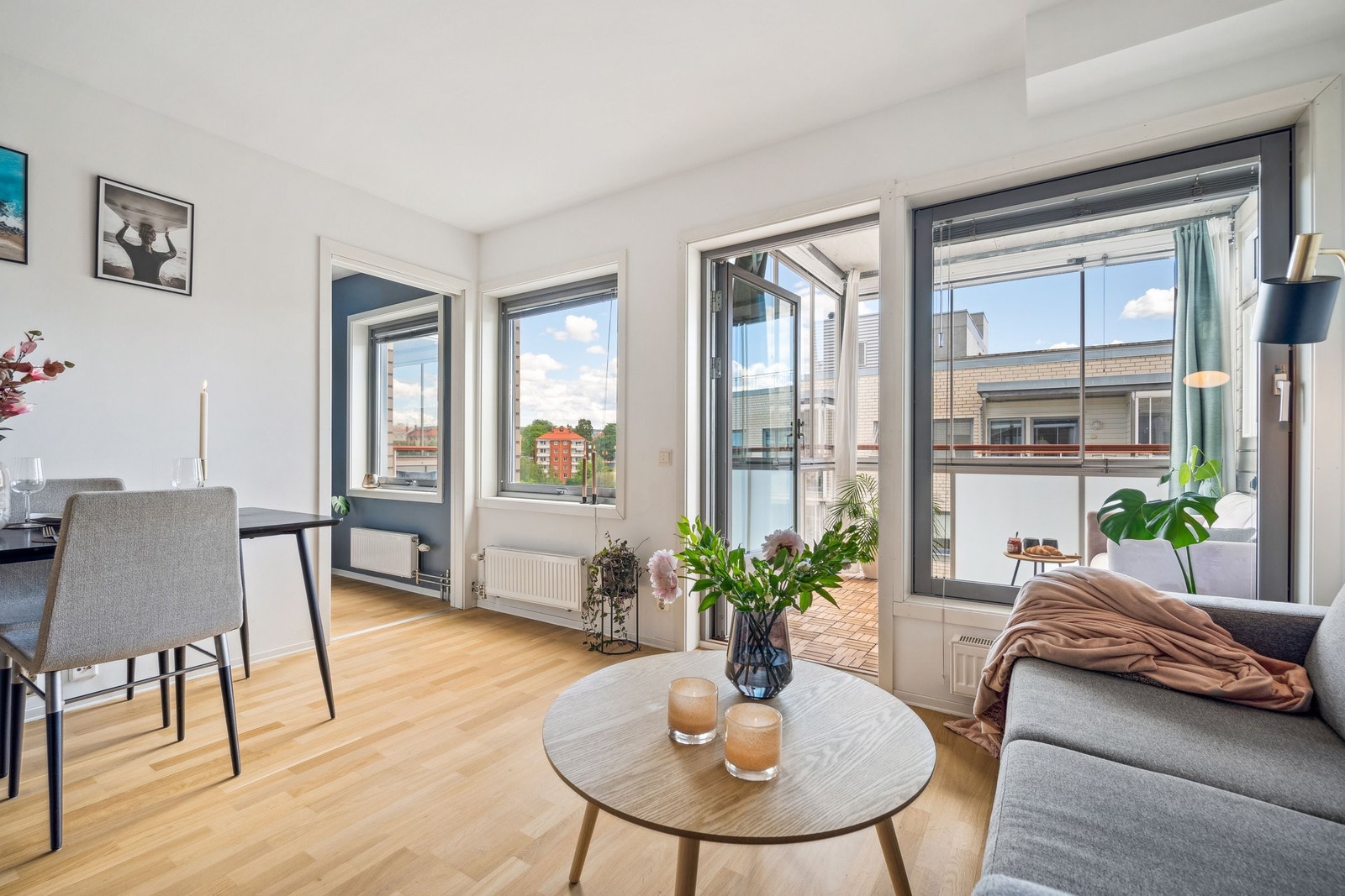 Oppvarming med sentralvarme til radiatorer. Felleskostnadene inkluderer fjernvarme og bredbånd. Galleribilde