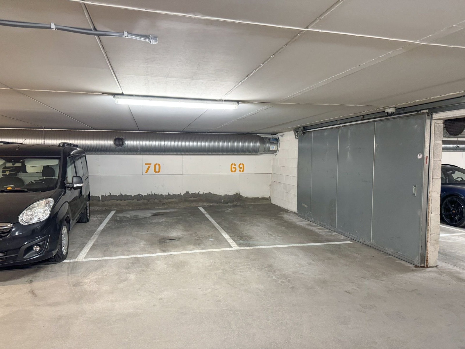 Leiligheten disponerer garasjeplass nr. 69 i kjelleretasjen. Galleribilde