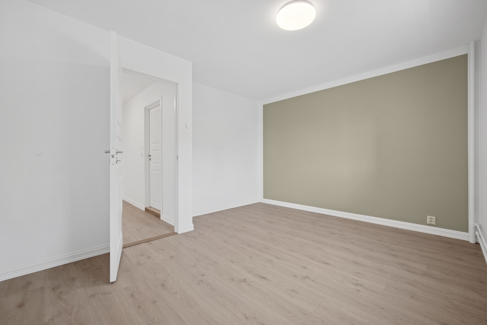 Her kan man f.eks. ha en praktisk skyvedørsgarderobe Galleribilde