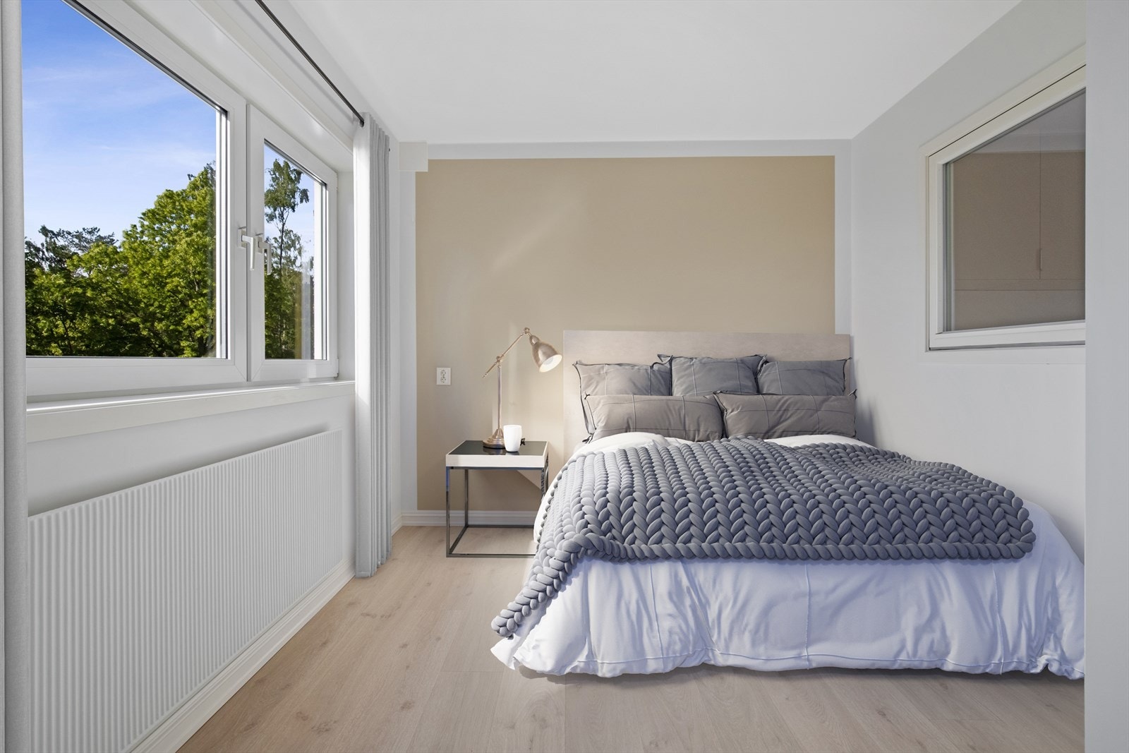 Soverom 3 med plass for dobbeltseng og garderobe Galleribilde
