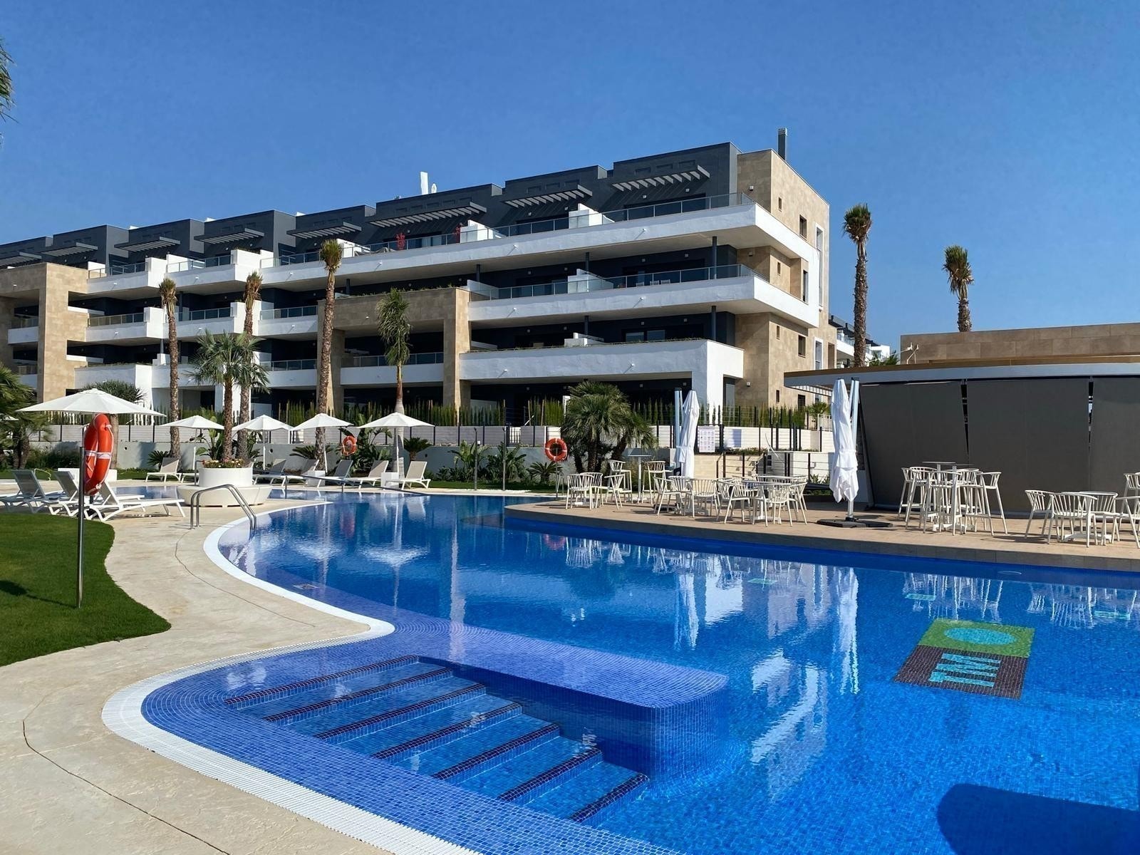 Swim-in bar. Galleribilde