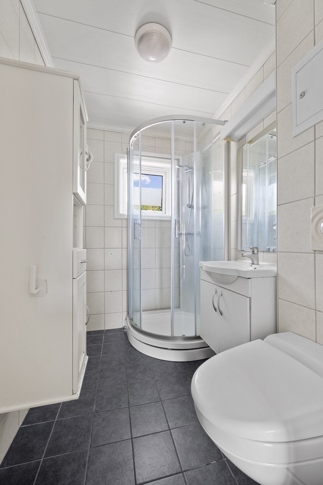 Fint flislagt bad/wc Galleribilde