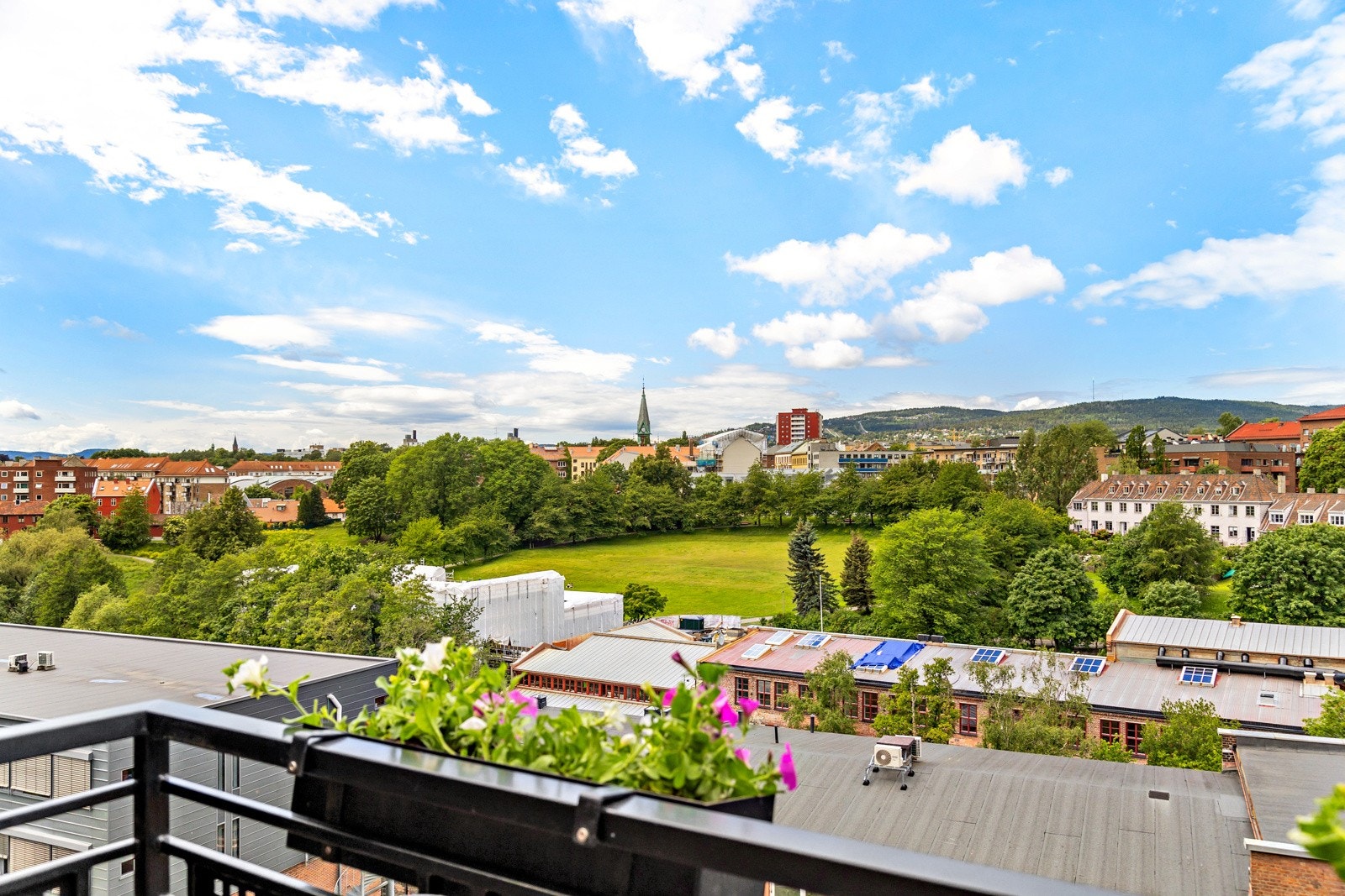 Cecilie Elliott Jørstad i Privatmegleren ønsker velkommen! Galleribilde