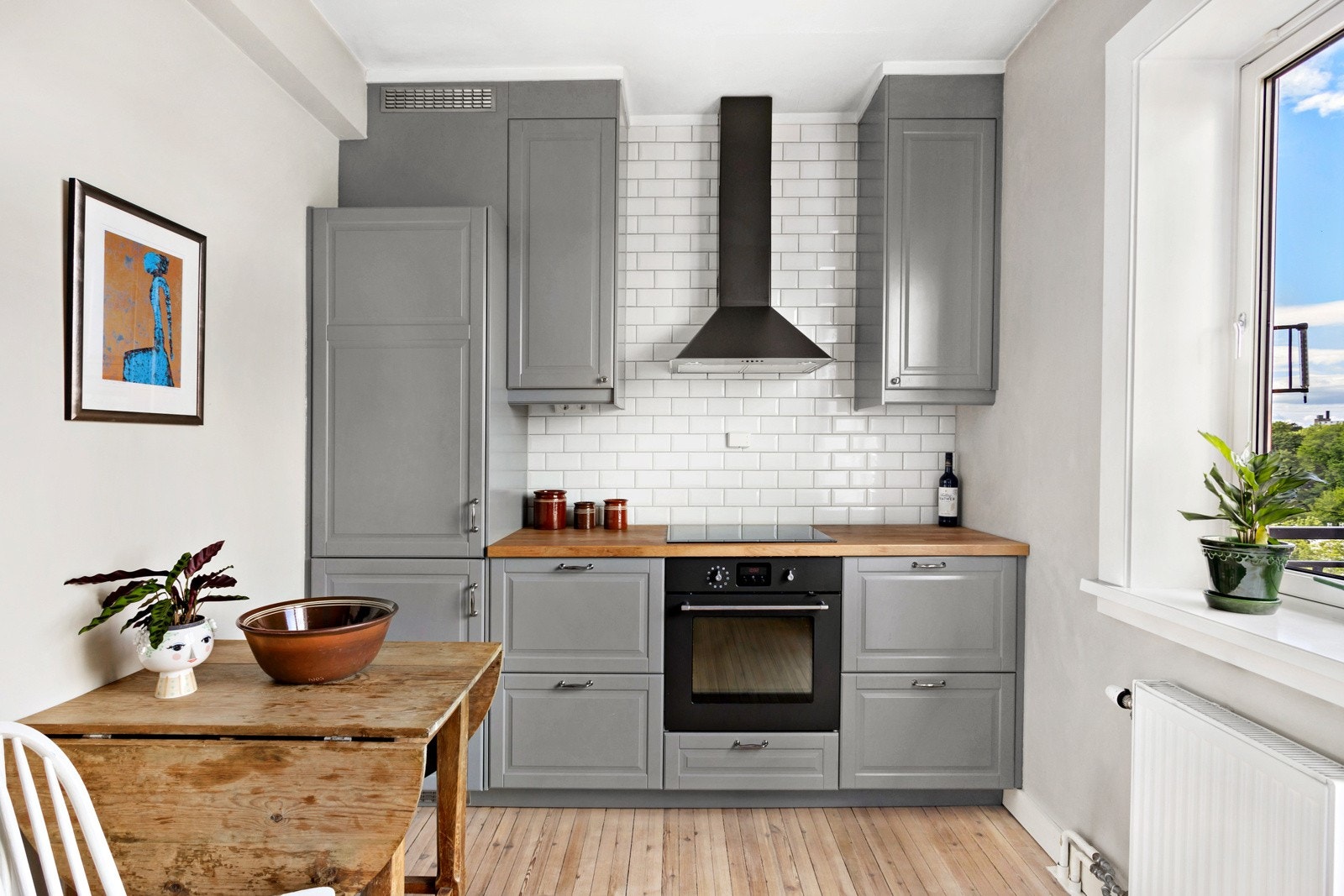 Kjøkkenet har plass til spiseplass og har en herlig atmosfære. Galleribilde