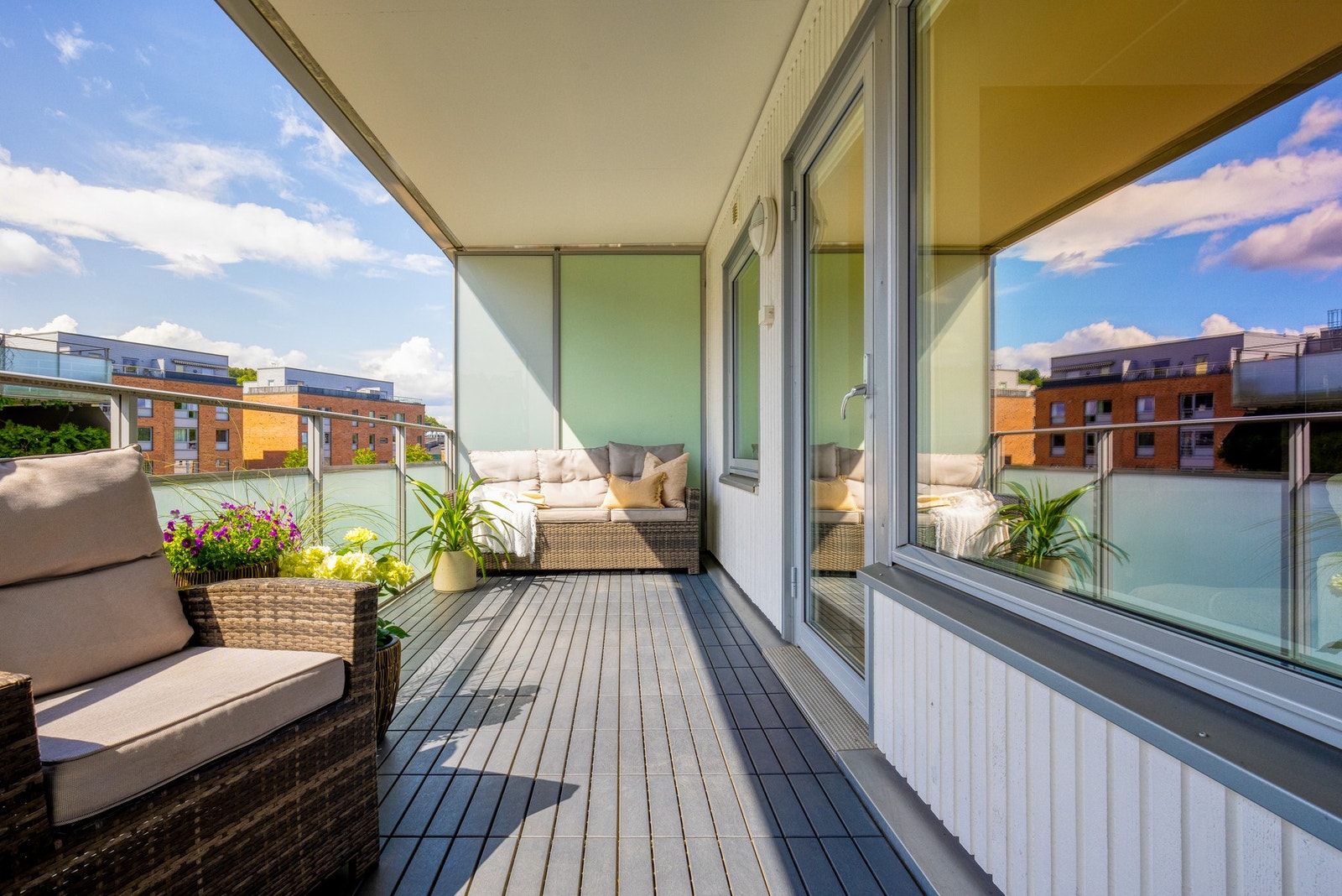 Dette er en flott, gjennomgående 3-roms med hybel/4-roms med flott beliggenhet i idylliske omgivelser i Kværnerbyen. Galleribilde