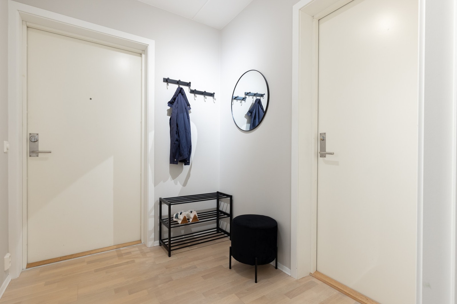 Enkel adkomst til boligen med heis fra felles inngangsparti og garasjeanlegg, men dersom du ønsker å ta trappene kan du stoppe i byggets 4. etasje. Galleribilde