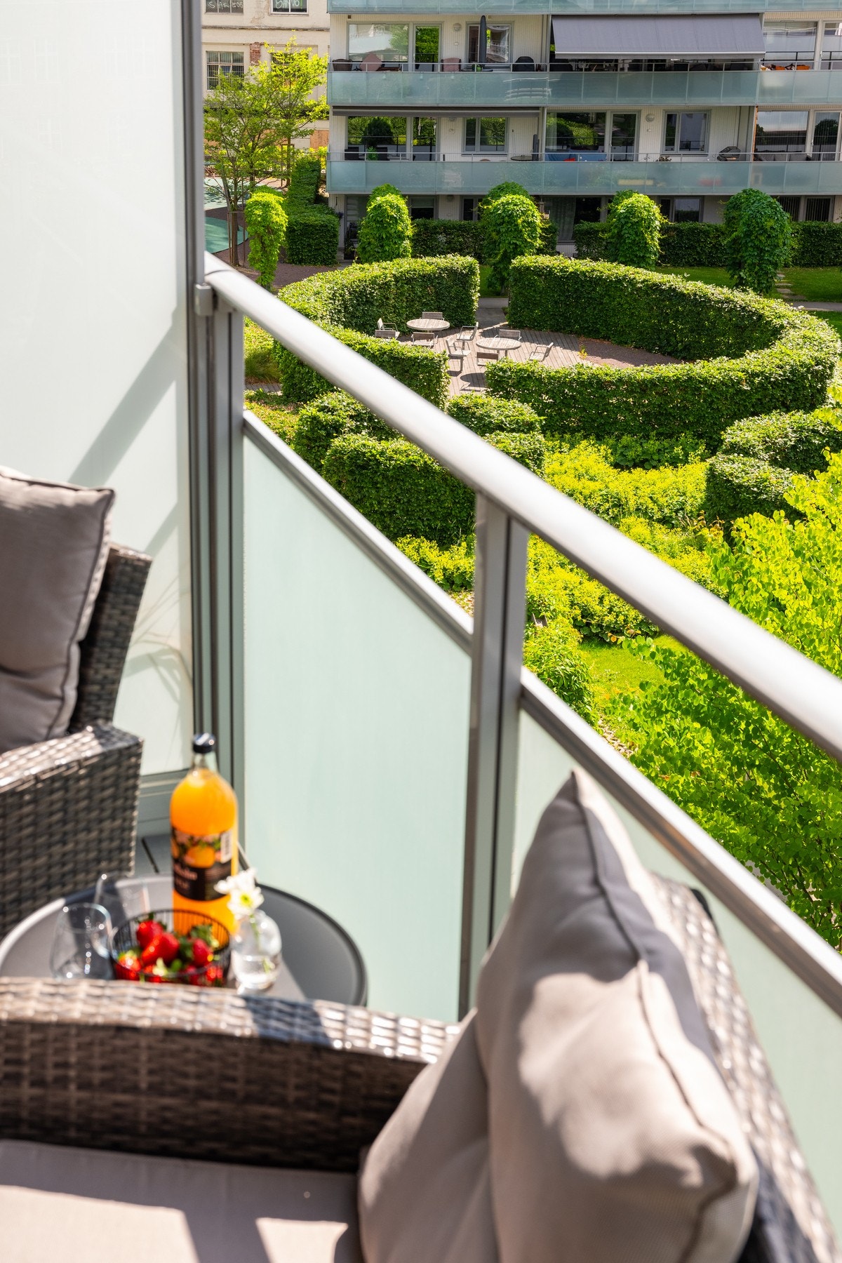 På sommerstid titter solen frem rundt 09.00-tiden og kan nytes utover ettermiddagen til ca 17.00. Galleribilde