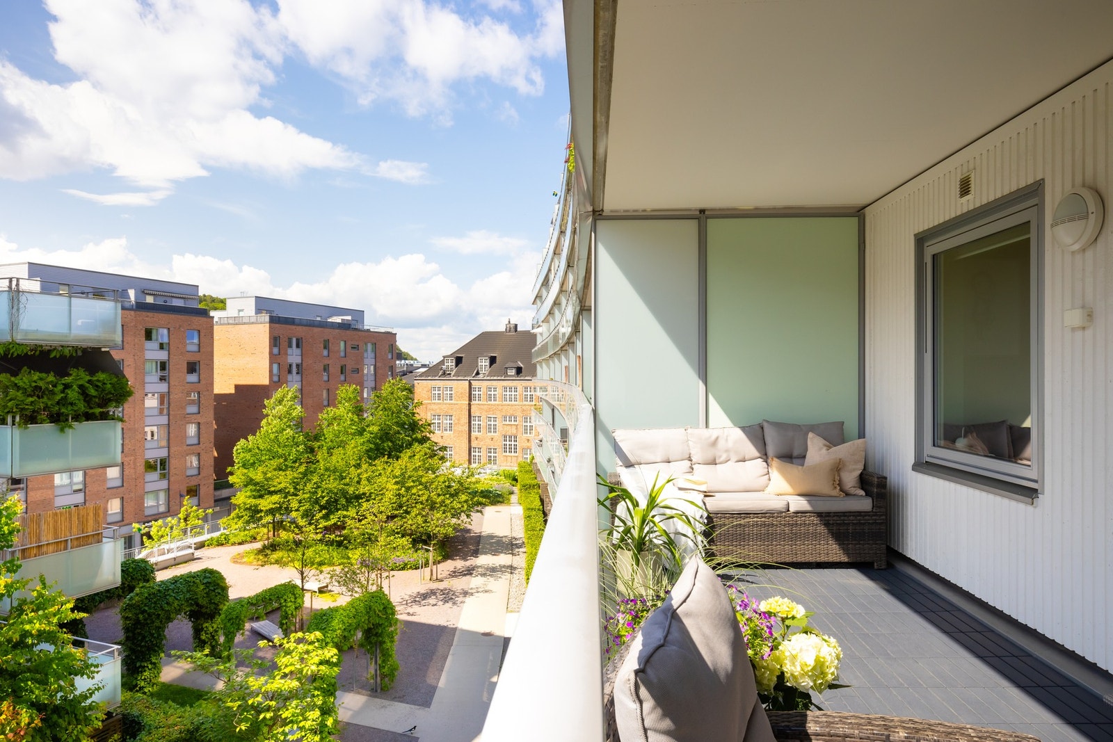 Silje Dammen ved EIE Løren ønsker velkommen til Turbinveien 10! Galleribilde