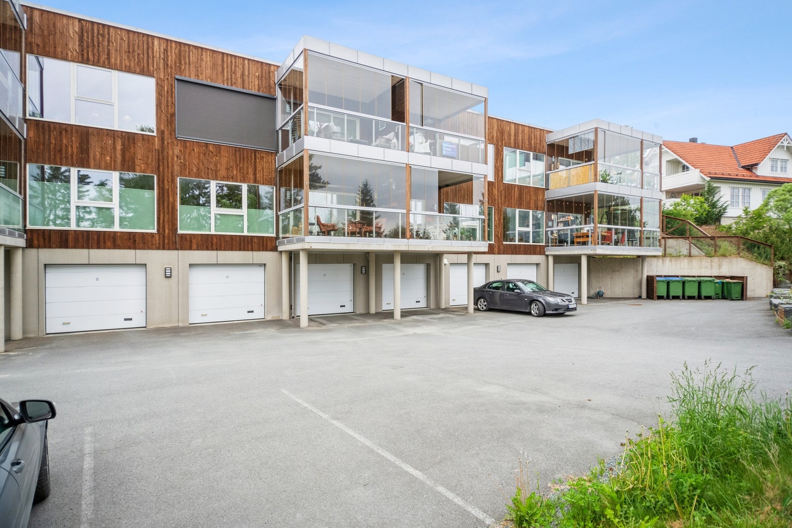 Andelen disponerer fast plass i garasje. Galleribilde