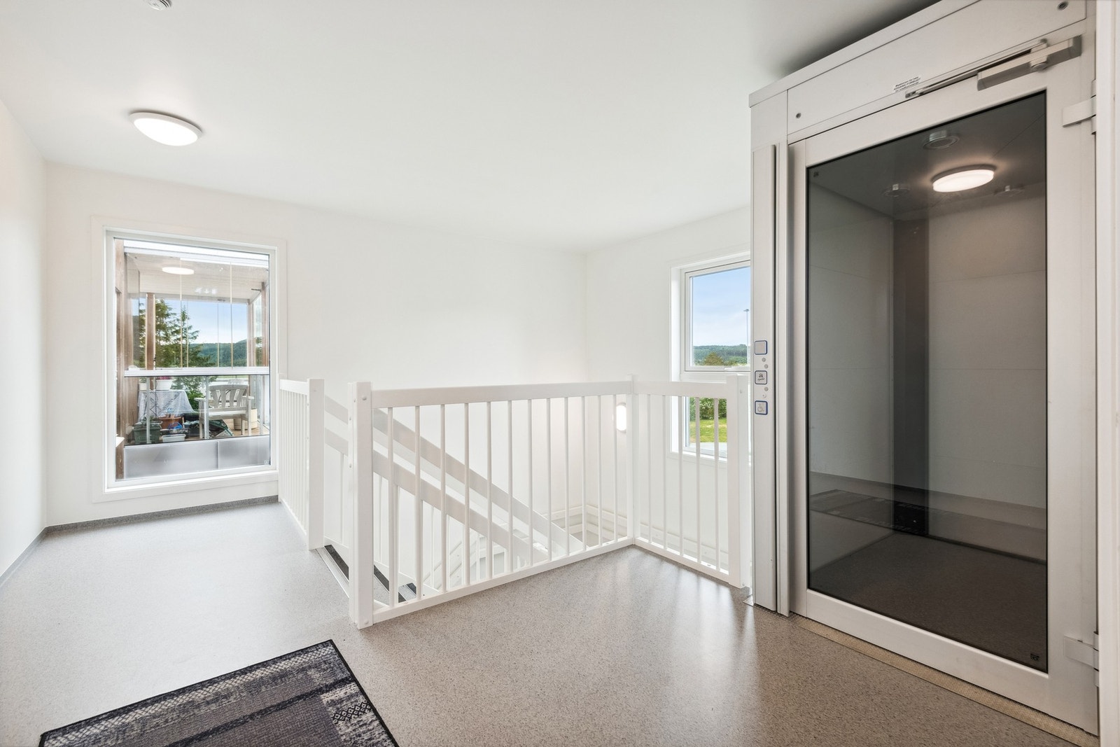 Det er enkel adkomst til leiligheten via heis. Galleribilde