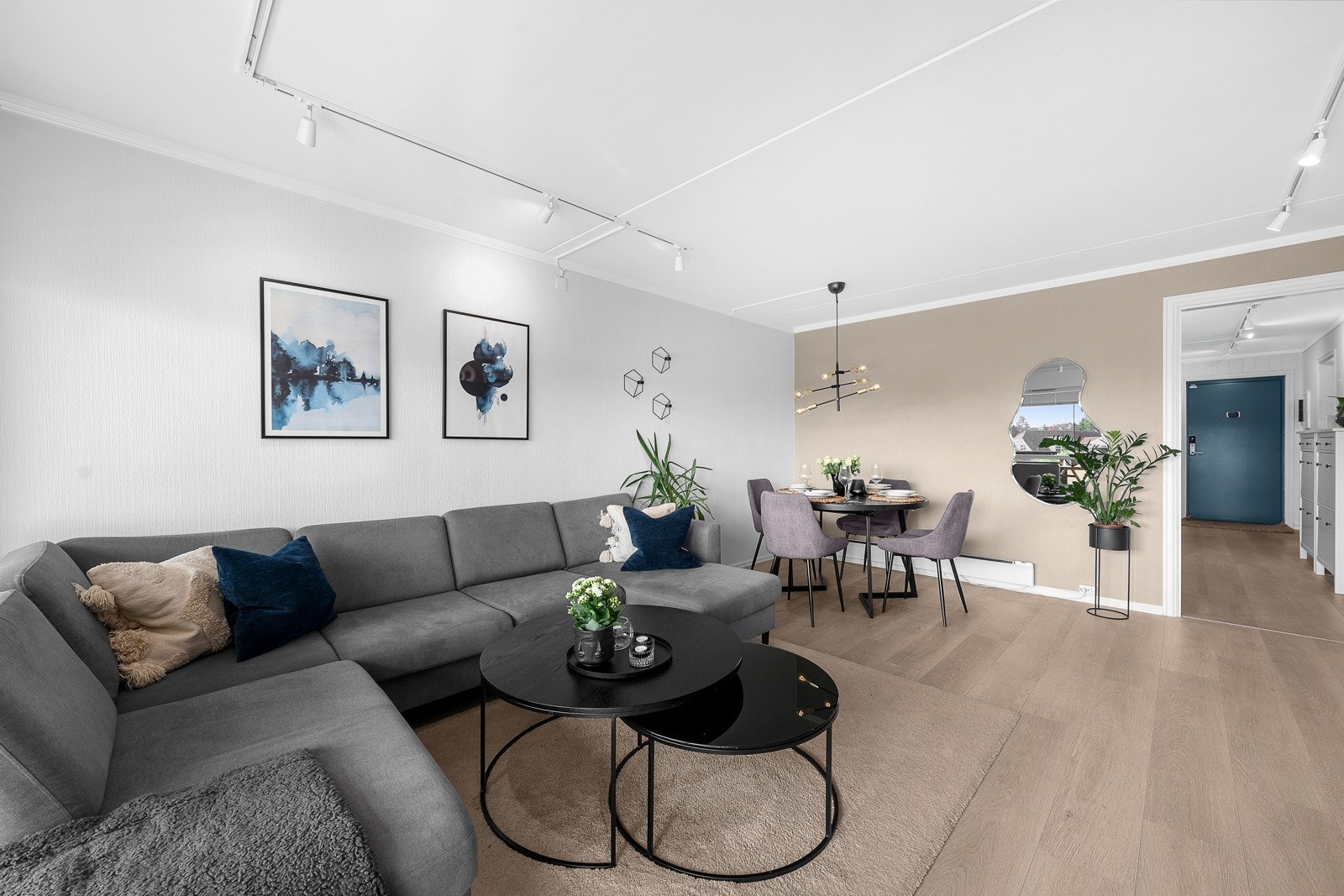 Det er gode møbleringsmuligheter i stuen. Galleribilde