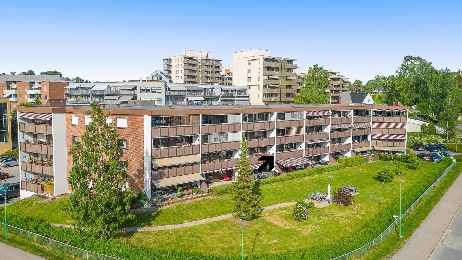 Her bor du i smørøyet av Frogner sentrum og det er gangavstand til togstasjon, skole, butikker og barnehager. Galleribilde