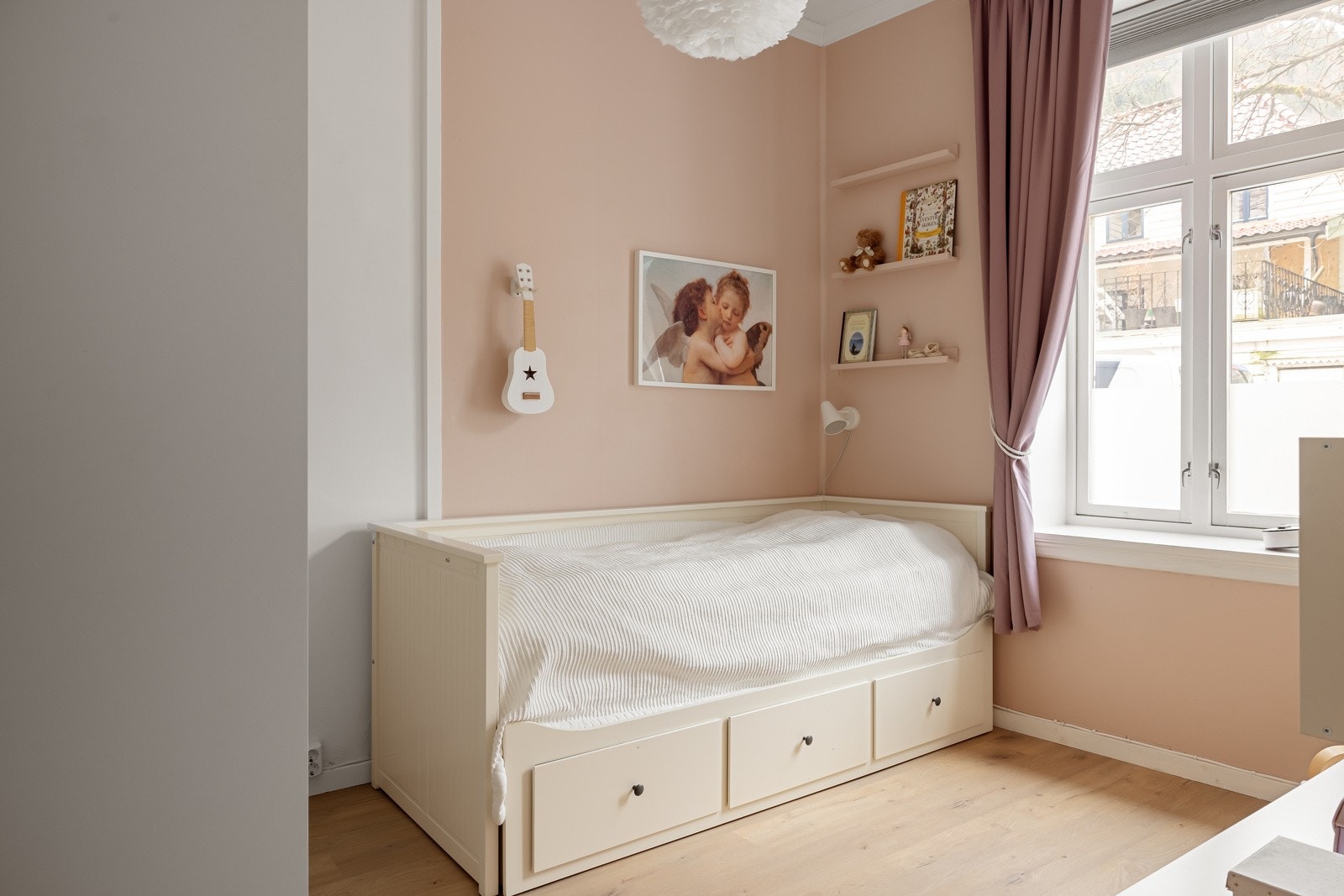 Soverom 2 er målt til 8,6m². Perfekt som gjesterom/barnerom. Galleribilde