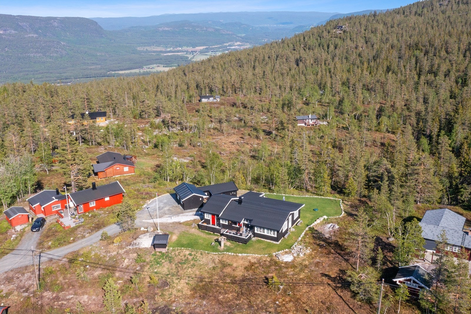 Veien går helt opp til hytta, mer komfort på fjellet er det nesten ikke mulig å få Galleribilde