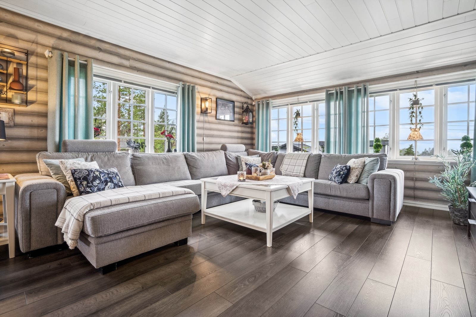 Romslig TV-krok for å nyte gullrekka Galleribilde