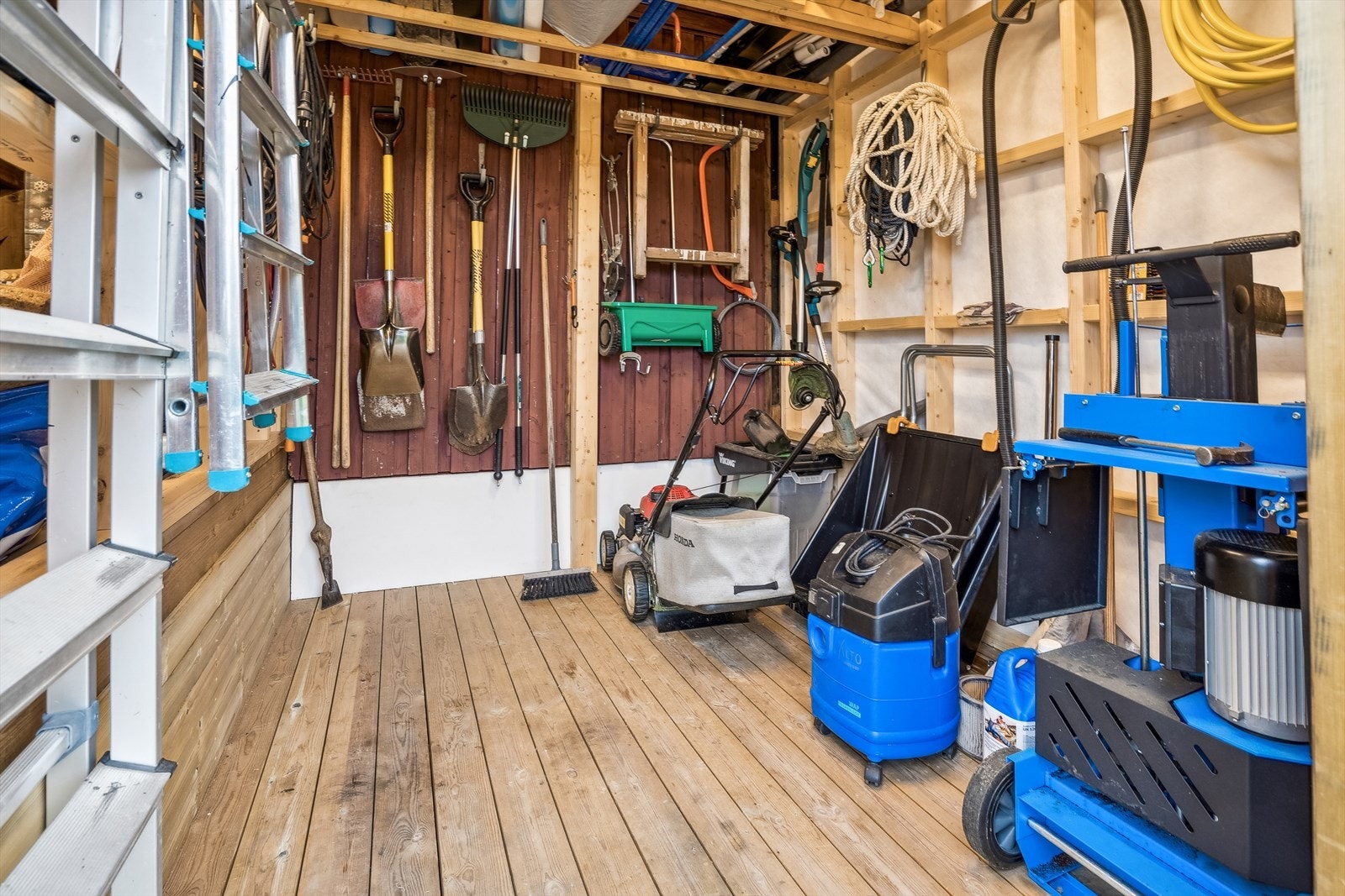 Det er masse lagringsplass i forskjellige boder Galleribilde