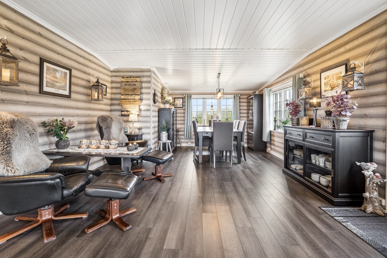 "Godstolen" for en kveld med bok og kanskje noe godt i glasset Galleribilde