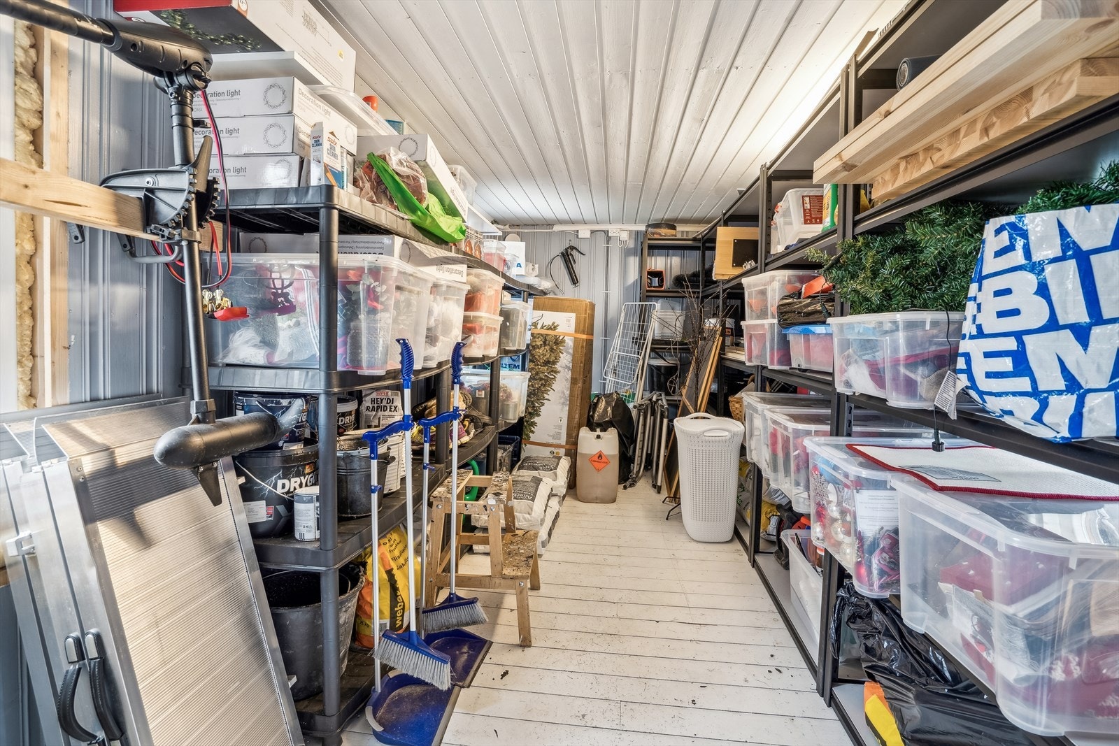 Se på all lagringsplass, du skjønner at det vil ta tid å fylle opp denne plassen her Galleribilde