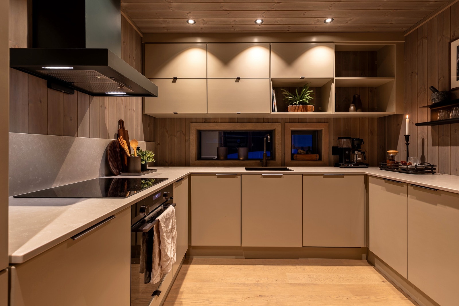 Kjøkken leveres fra kvalitetsleverandøren Bakkens Treprodukter - leveranse i avbildet hytte avviker fra standard leveranse Galleribilde