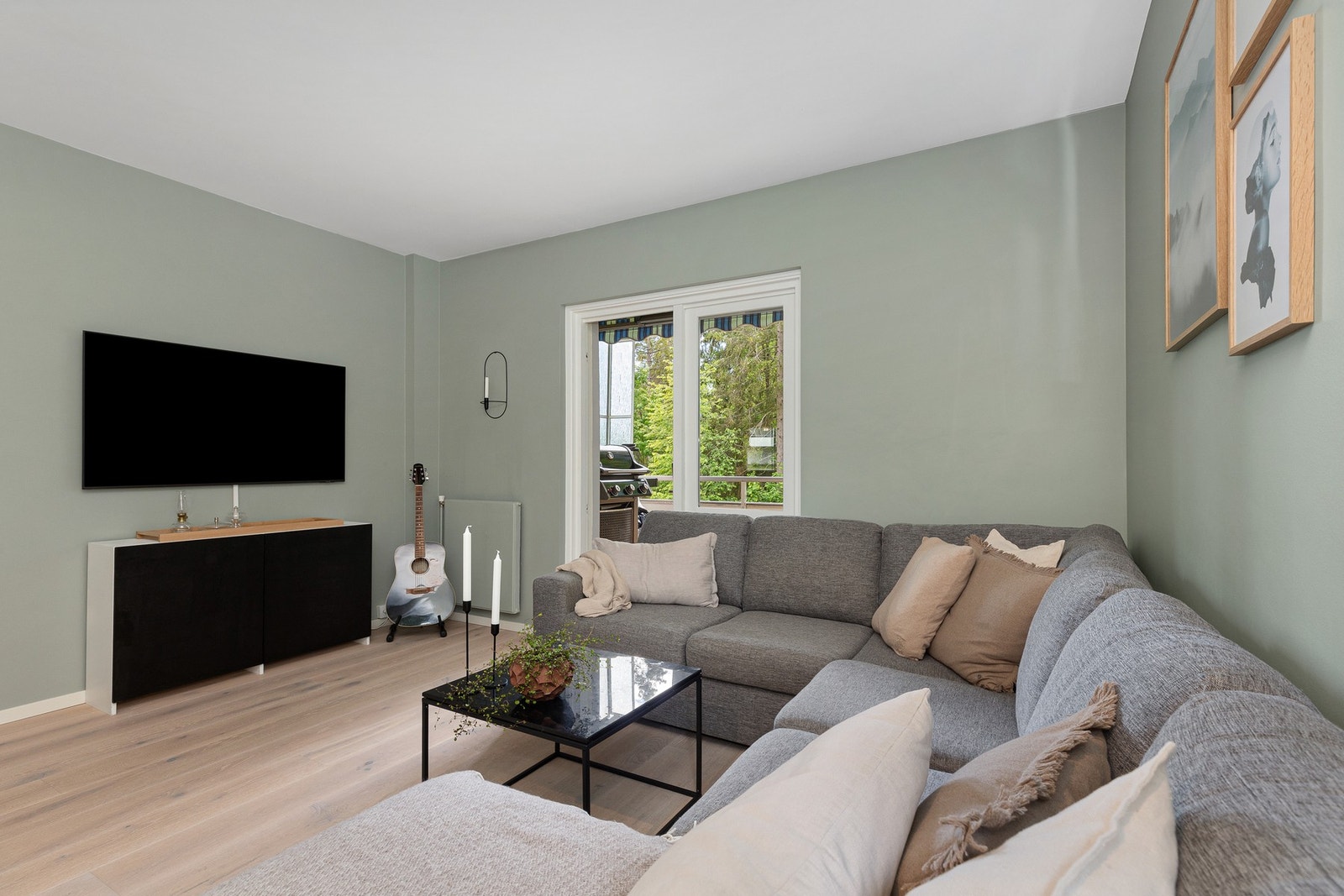 Varmtvann og fyring (fjernvarme) er inkl. i fellesutgiftene. Galleribilde