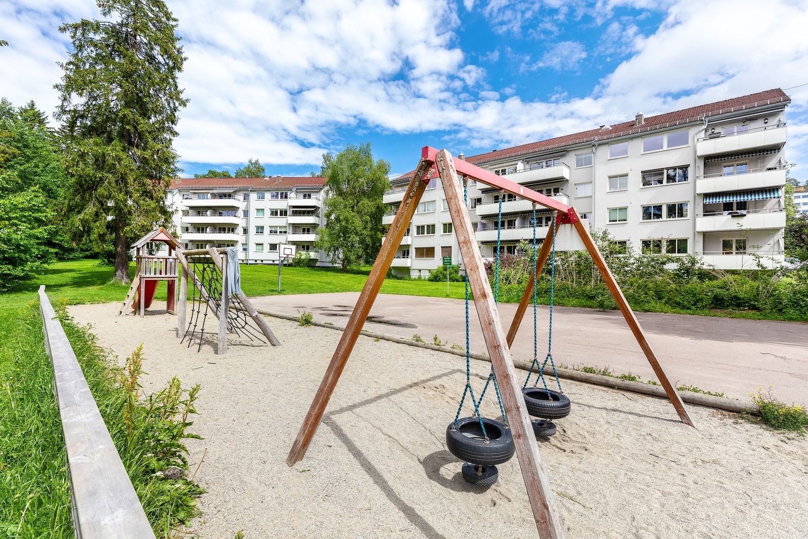 Det er etablert flere fine lekeplasser. Galleribilde